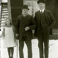P G Hellsing med son och dotter.